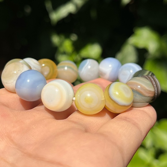 13.5mm stretchable multicolor banded Botswana agate‎ bracelet - Picture 3 of 6